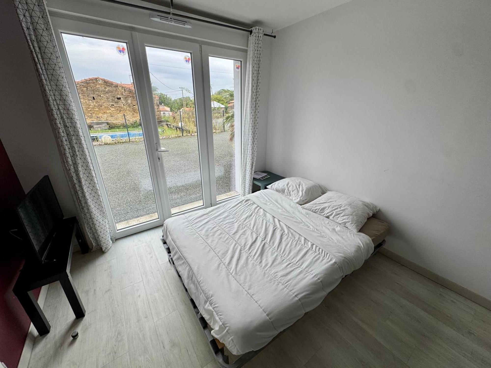 Domaine Des 5 Roses - Rose Rouge Apartment La Guierche Exterior foto