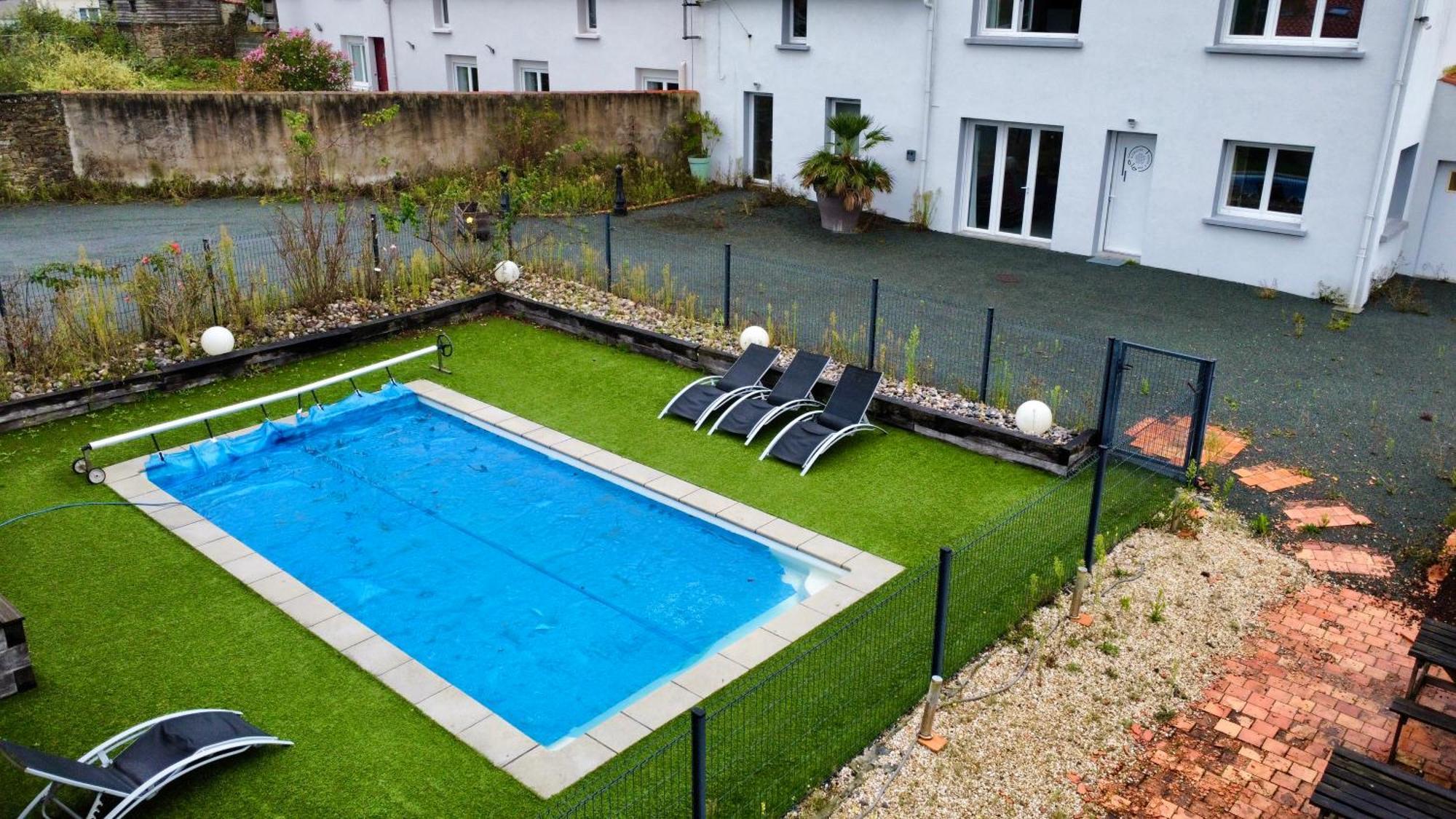 Domaine Des 5 Roses - Rose Rouge Apartment La Guierche Exterior foto
